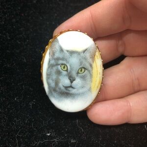 Adorable vintage cat brooch